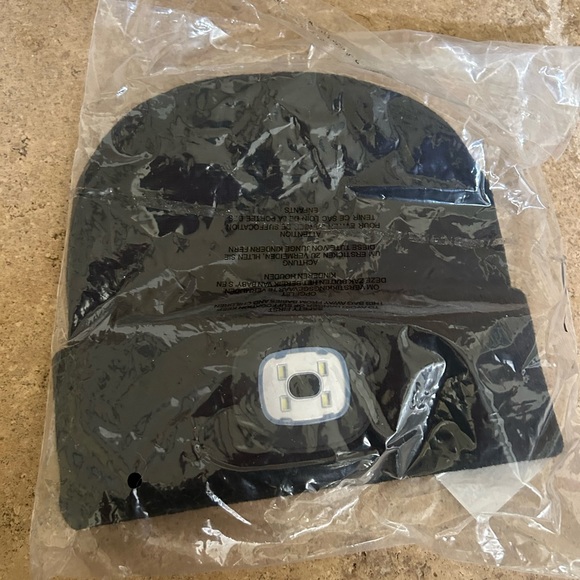 Black knit beanie hat with LED light - Picture 3 of 4